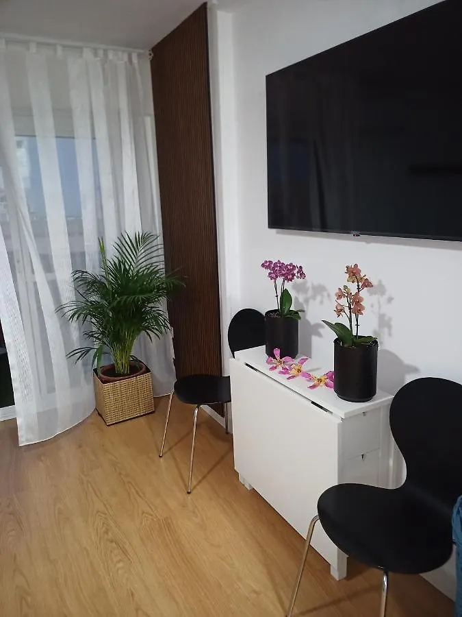 Apartamento SWEET HOME BENALMADENA, Estudio con vistas al mar y excelente conexion wifi, Sea view con piscinas